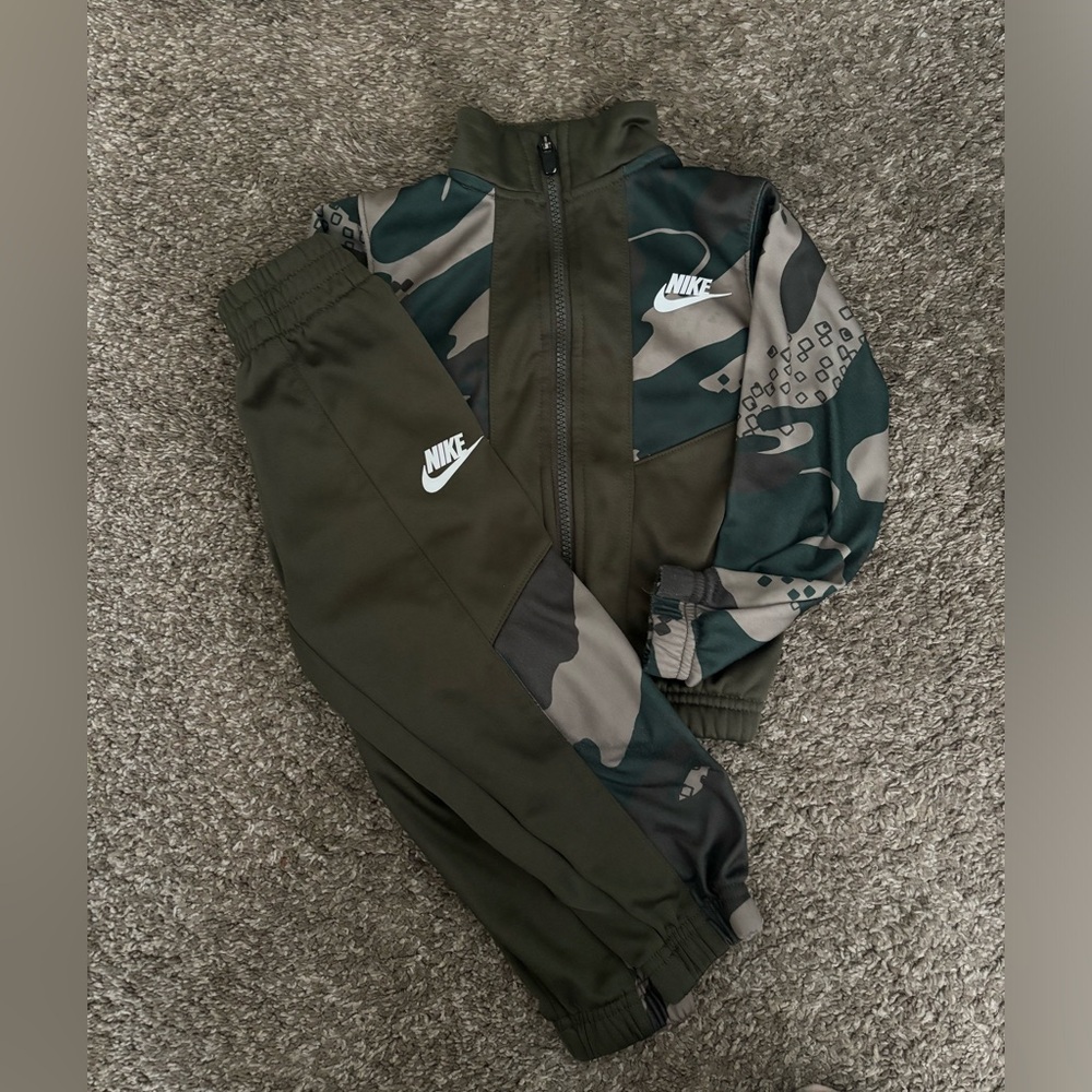Nike matching set Olive Green camo